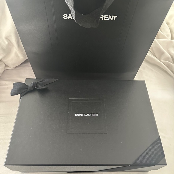 Like New! YSL Sunset Medium in Smooth Leather - Picture 3 of 8